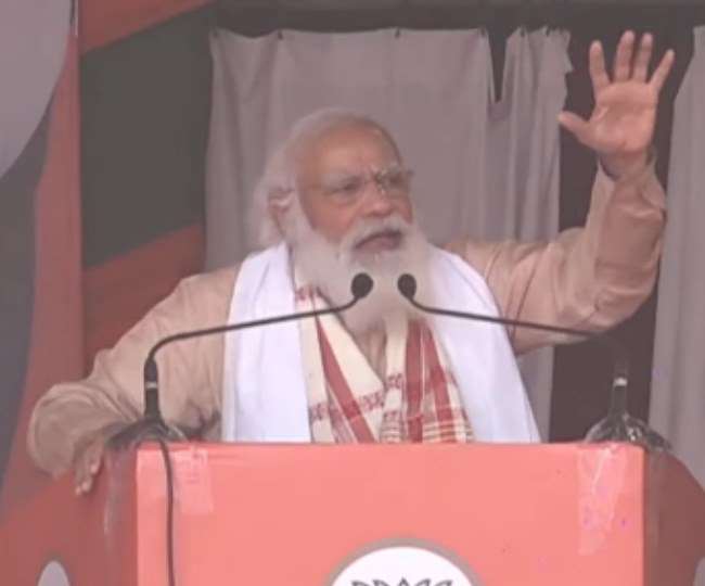 प्रधानमंत्री नरेंद्र मोदी ने गुरुवार को असम के करीमगंज में एक जनसभा को संबोधित किया।