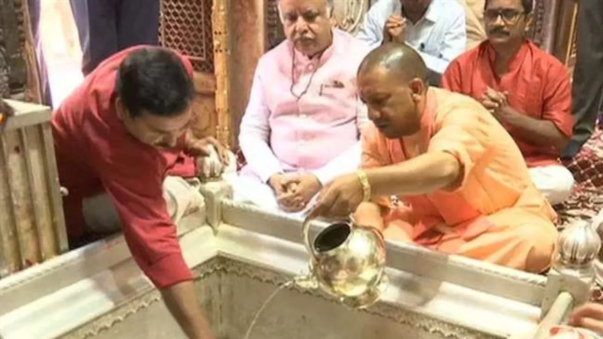 Kashi Vishavnath : काशी विश्वनाथ के दरबार में 100 बार दर्शन करने वाले पहले सीएम बने योगी आदित्यनाथ