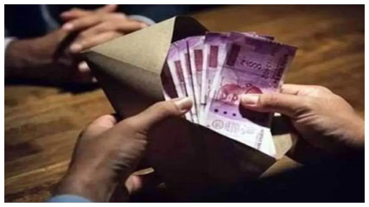 महिला सरपंच का पति 5 हजार रूपये की रिश्वत लेते हुए गिरफ्तार