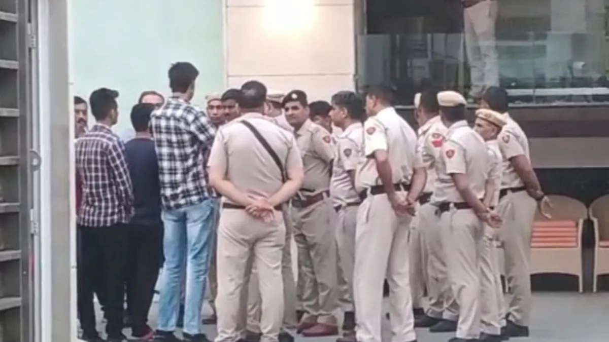 Gurugram Robbery: कुक ने खिलाई पालक पनीर की सब्जी, अधिवक्ता को आ गई नींद; मौका देख चोरों ने कर दिया घर साफ