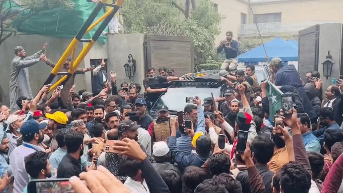 Imran Khan Convoy इमरान के काफिले का हादसा।