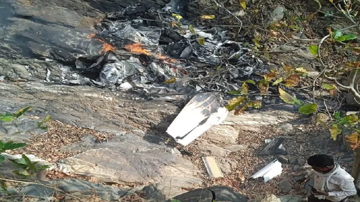 मध्‍य प्रदेश के बालाघाट में ट्रेनर चार्टर विमान हुआ दुर्घटनाग्रस्त, दो पायलटों की मौत, एक शव बरामद
