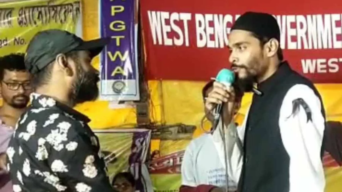 कोलकाता में MLA नौशाद सिद्दीकी को शख्स ने मंच पर जड़ा थप्पड़।