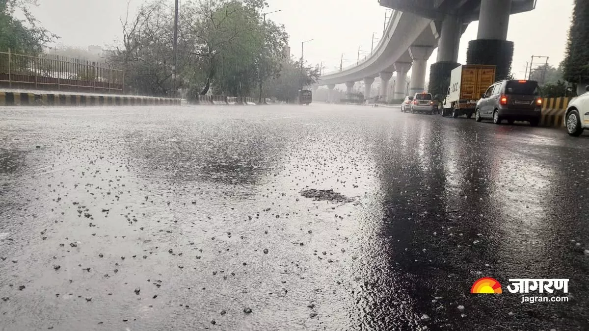 Weather Update: दिल्ली-NCR की सड़कों पर बिछ गए ओले, बारिश के कारण थमे वाहनों के पहिए; नोएडा में भी झमाझम बरसात
