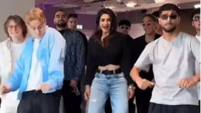 Raveena Tandon Tip Tip Barsa Paani: रवीना टंडन फिल्म एक्ट्रेस है।