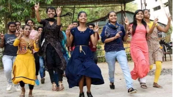 Bihar Board Topper Prize: बिहार बोर्ड में टॉपर्स को प्रोत्साहन राशि के साथ मिलेगा लैपटॉप।