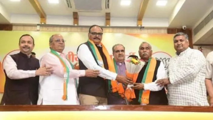 लखनऊ में डिप्टी सीएम और भाजपा प्रदेश अध्यक्ष व लोकसभा प्रत्याशी राजवीर के समक्ष ली पार्टी की सदस्यता