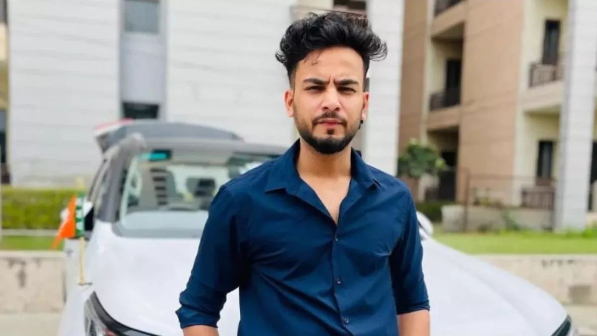 कंट्रोवर्शियल यूट्यूबर एल्विश यादव को कोर्ट ने दी बेल, सांपों के जहर की सप्लाई…

Court grants bail to controversial YouTuber Elvish Yadav, accused of supplying snake venom…

