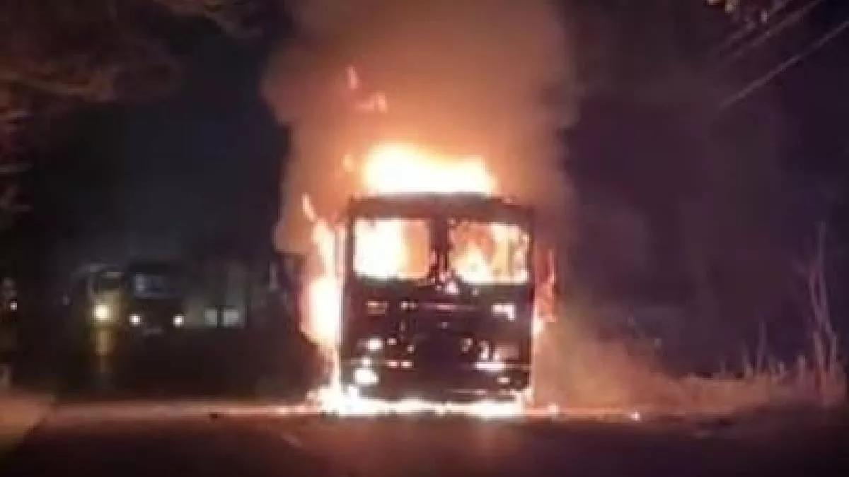 Kapurthala Truck Fire: चलता ट्रक बना आग का गोला, ड्राइवर ने कूद कर बचाई जान; फायर बिग्रेड ने चलाया रेस्क्यू ऑपरेशन