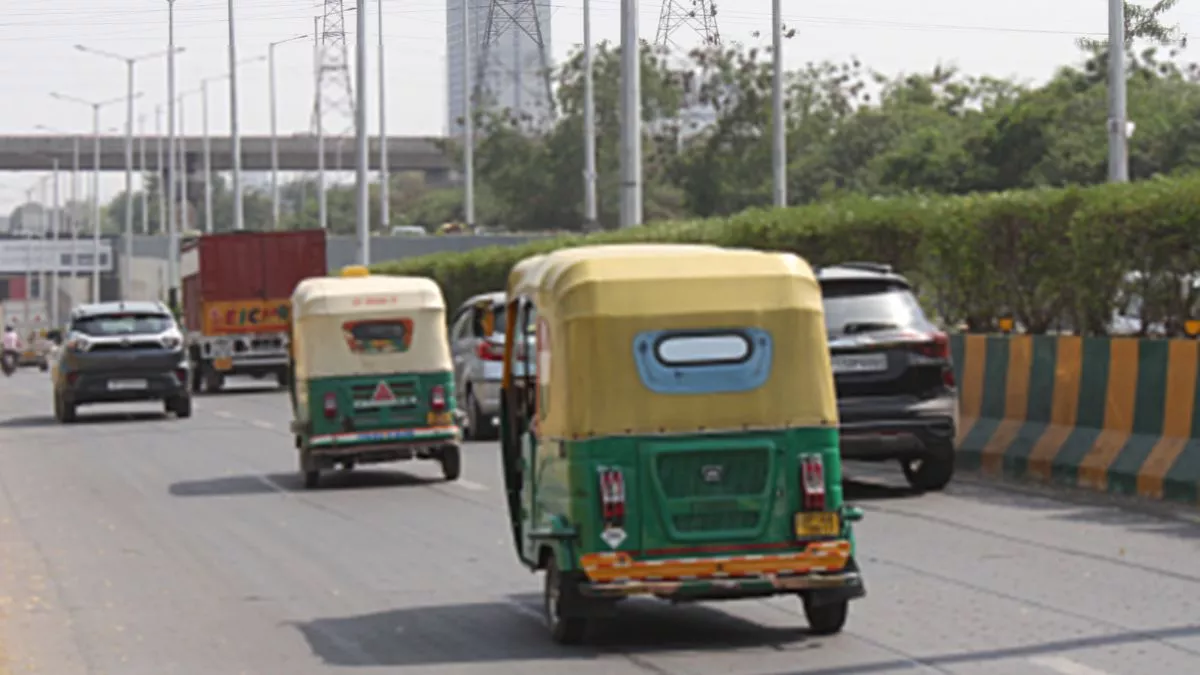 Noida Traffic News: न कलर कोड, न रूट, न तय किराया तो क्यों न लगे ट्रैफिक; ऑटो की वजह से इन जगहों पर लगता है ज्यादा जाम