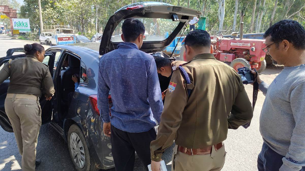 https://www.jagranimages.com/images/newimg/18032024/18_03_2024-police_on_alert_mode_23677805.jpg
