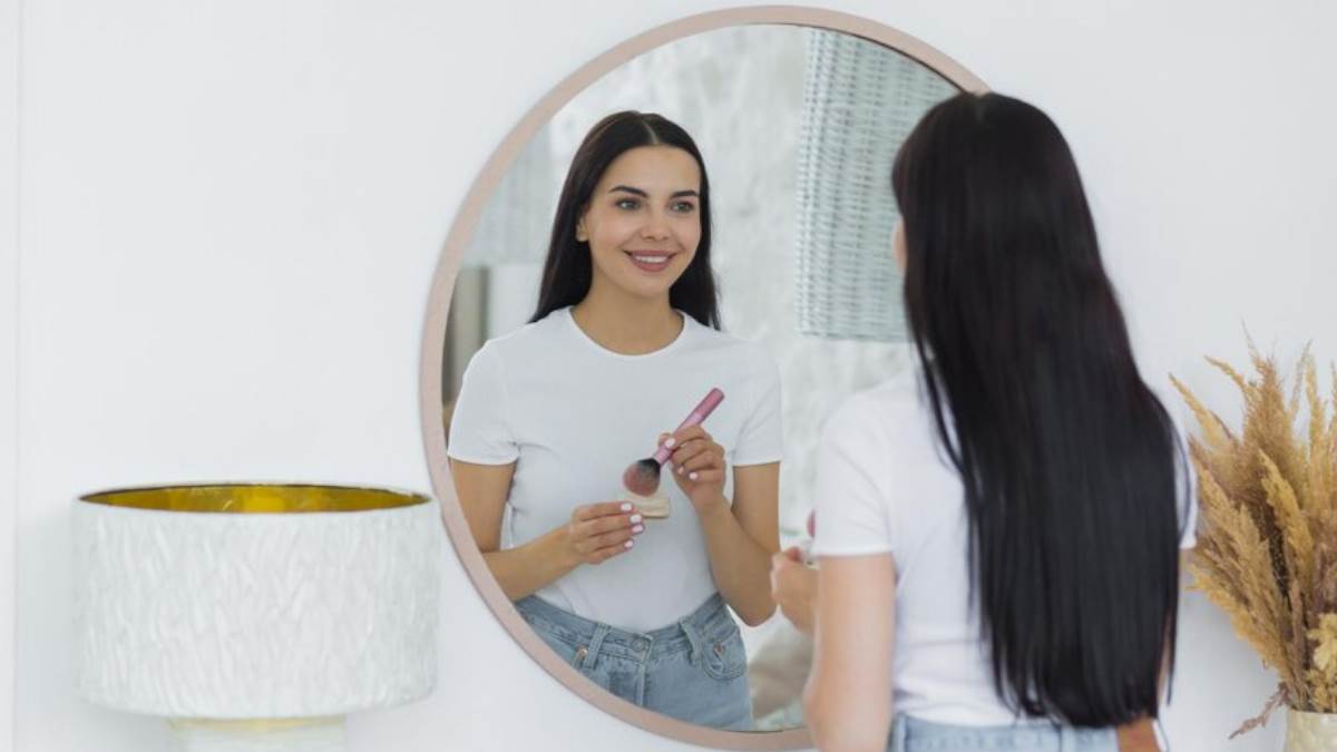 https://www.jagranimages.com/images/newimg/18032024/18_03_2024-summer_makeup_tips_f_23677540.jpg