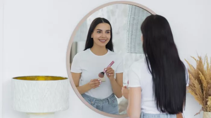 Summer Makeup Tips: गर्मियों में मेकअप करते वक्त ध्यान रखें ये बातें