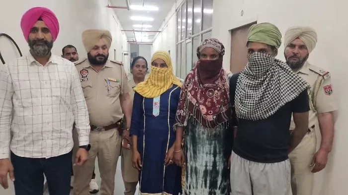 पाकिस्तानी मेड 10 पिस्टल व दो किलो हेरोइन के साथ मां-बेटा व प्रेमिका गिरफ्तार