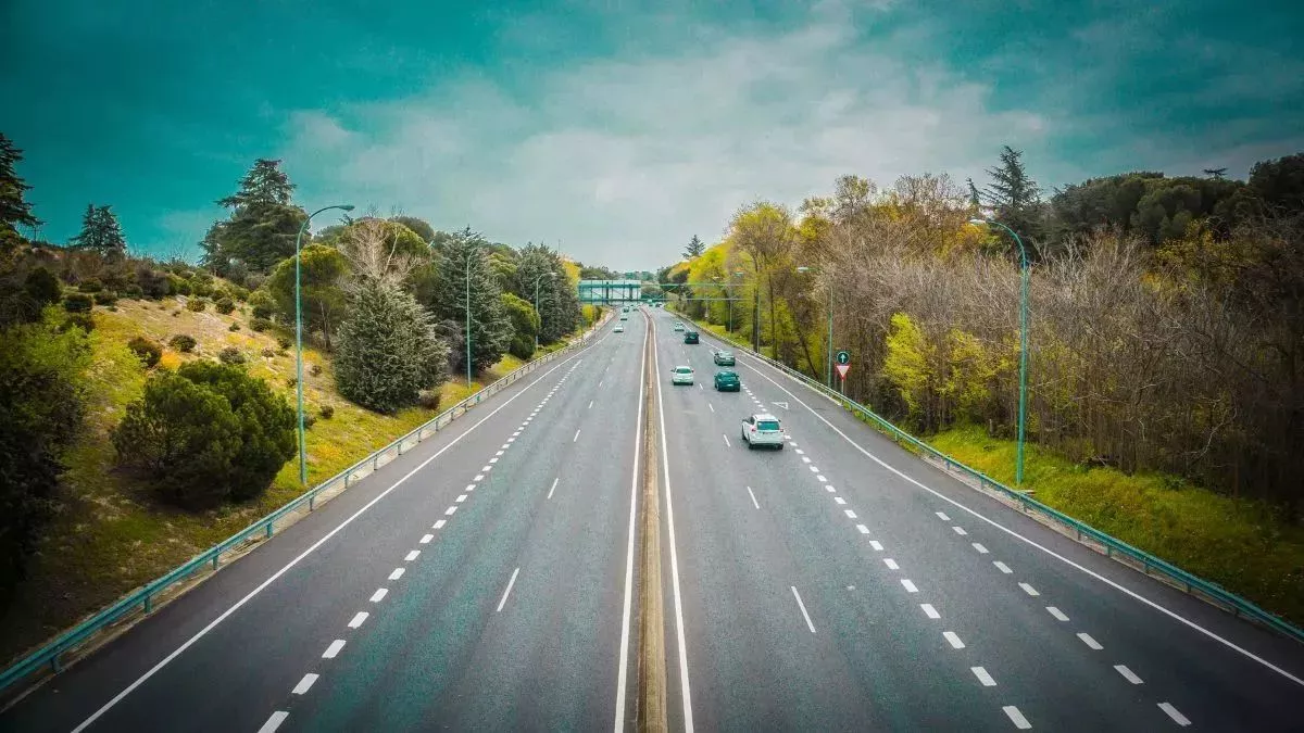 KMP Expressway पर सफर होगा महंगा, 31 मार्च की रात से लागू होंगी नई दरें; पढ़ें पूरी डिटेल