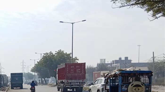 एनएच नौ के बहादुरगढ़ बाइपास पर लगी लाइटें। जागरण आर्काइव