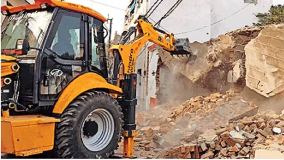 patna news there was a commotion after the bulldozer was run in bidupur action after high court order