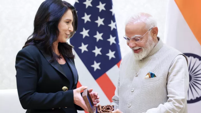 पीएम मोदी और तुलसी गबार्ड। ( फोटो- एएनआई )