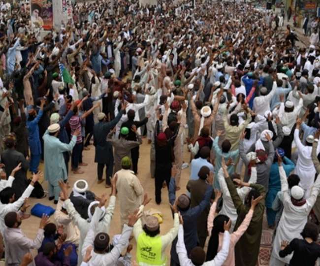 पाकिस्&zwj;तान में भड़की हिंसा थमने का नाम नहीं ले रही है।