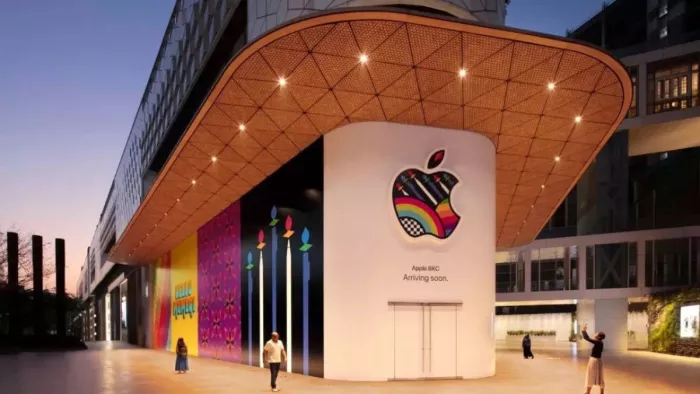 Apple Retail store in BKC Mumubai Tim Cook