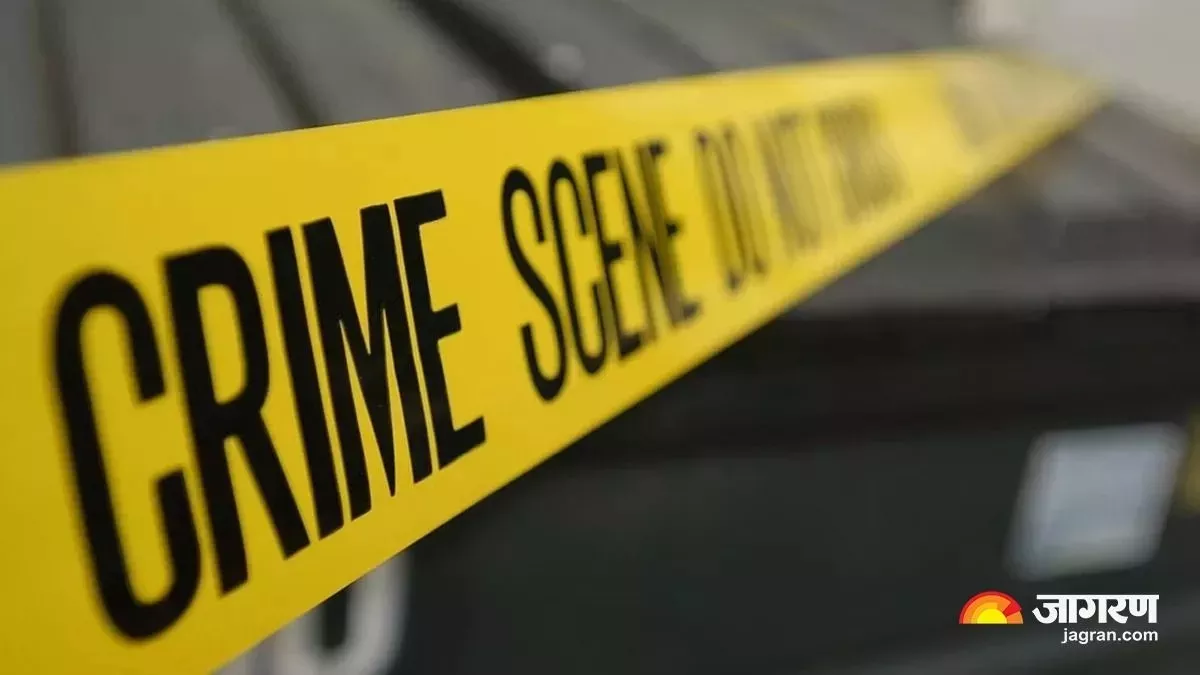 Jalaun News: यूपी में दिनदहाड़े मर्डर के आरोपी ने छीनी पुलिस की बंदूक, पैर में मारी गोली