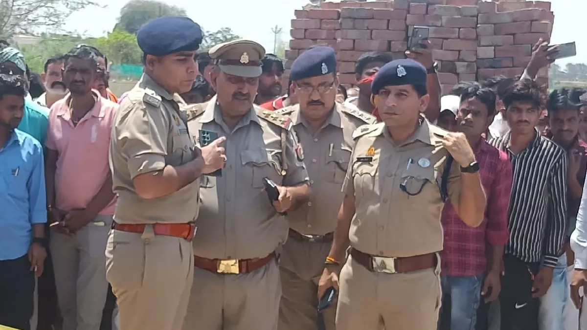 Jalaun Murder Case: दिनदहाड़े छात्रा की हत्या से पुलिस चौकसी पर भी सवाल, हड़बड़ी में छूट गया हमलावर का तमंचा