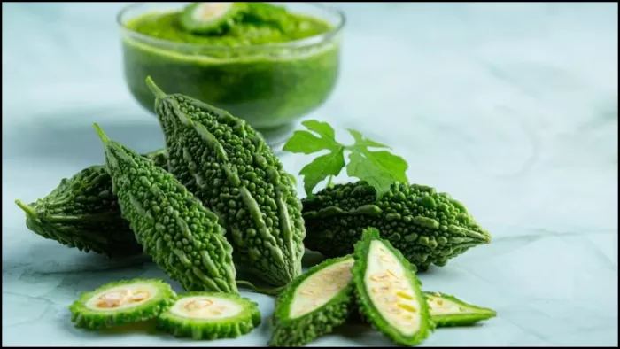 इन लोगों के लिए जहर है करेला, भूलकर भी न करें सेवन