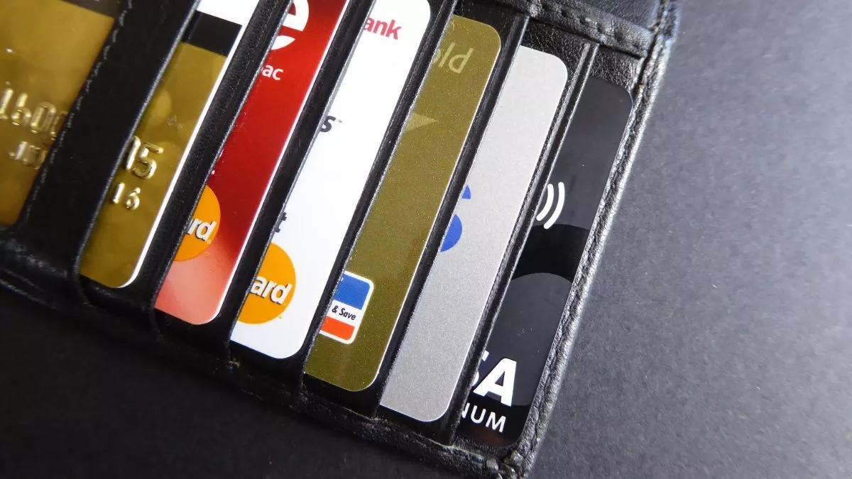 Credit Card Tips: क्रेडिट कार्ड लिमिट बढ़ाने की कर रहे हैं प्लानिंग, तो इन बातों का रखें ख्याल