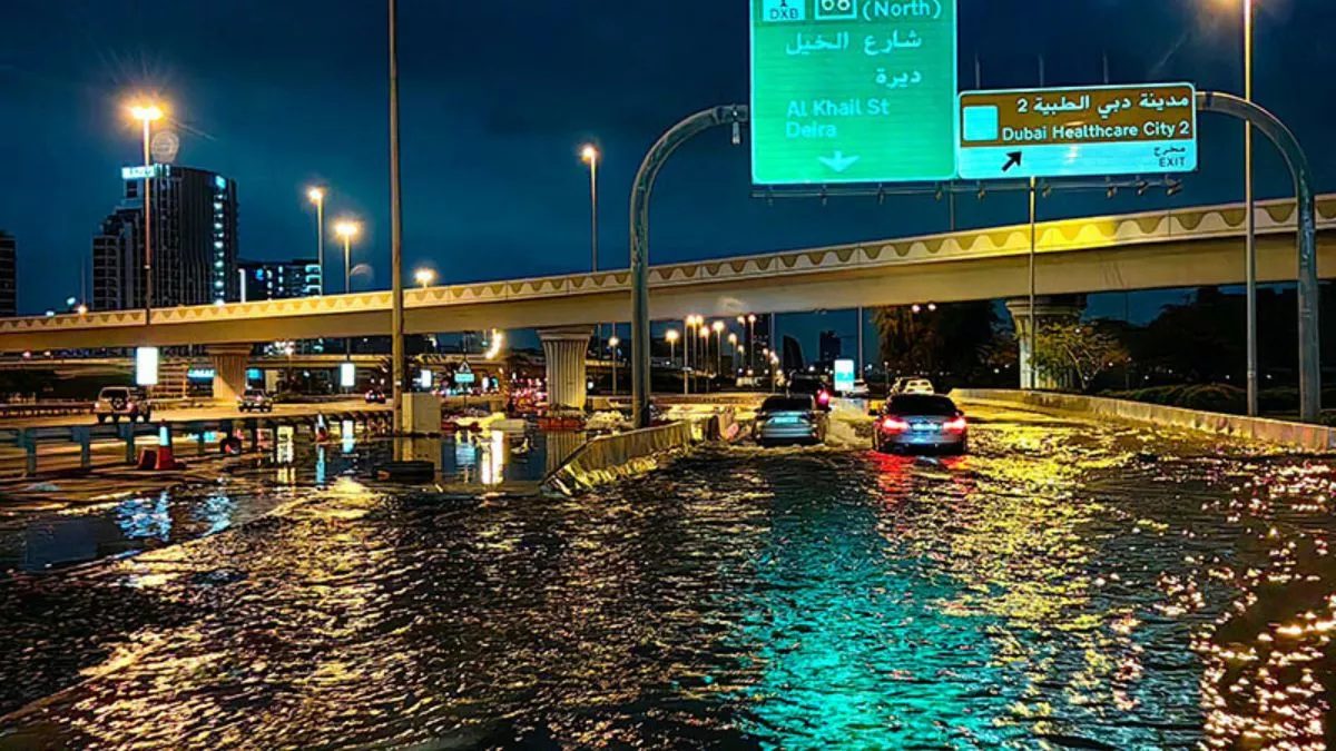 भारत और दुबई के बीच रद्द हुईं 30 से ज्यादा उड़ानें, UAE में भारी बारिश और बाढ़ से जनजीवन अस्त-व्यस्त