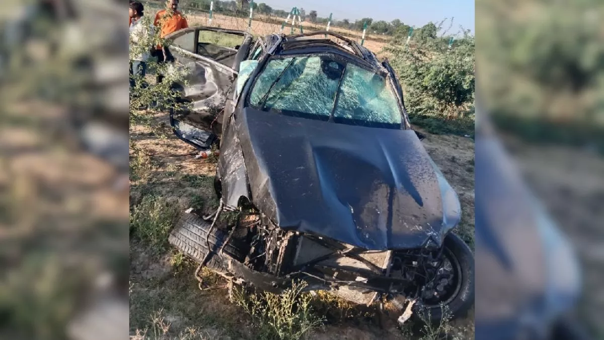 बुंदेलखंड एक्सप्रेसवे पर 190 की रफ्तार से दौड़ाई मर्सिडीज
