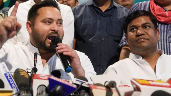 नई टेंशन में फंस गए तेजस्वी और मुकेश सहनी! लगाने पड़ सकते हैं कोर्ट के चक्कर (फाइल फोटो)