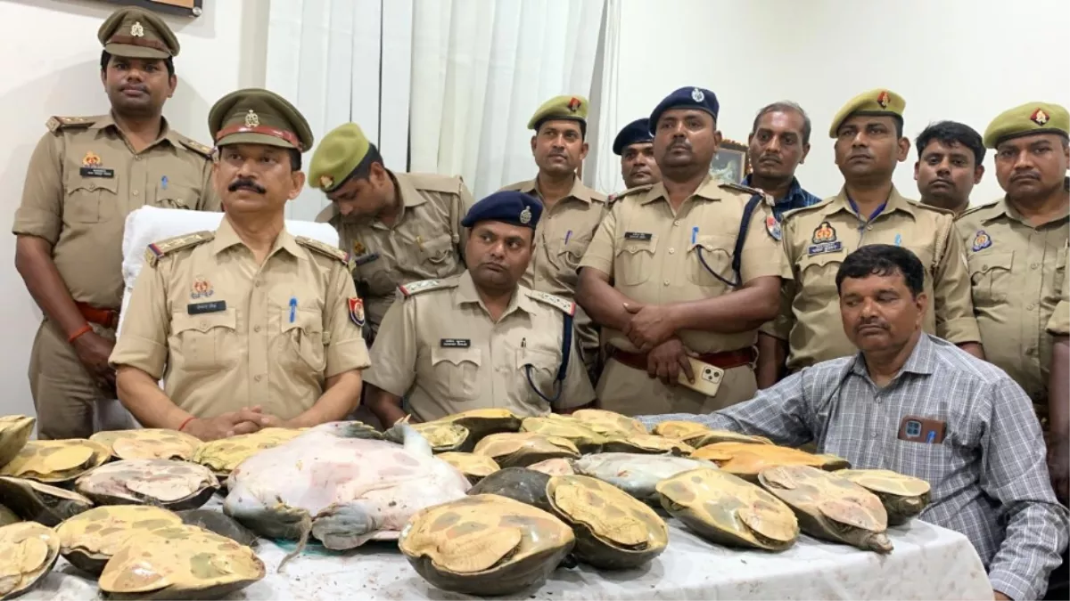 हावड़ा जा रही थी दून एक्सप्रेस, महिला बोगी में रखे थे चार भारी बोरे और पिट्ठू बैग... खोलते ही GRP के उड़े होश