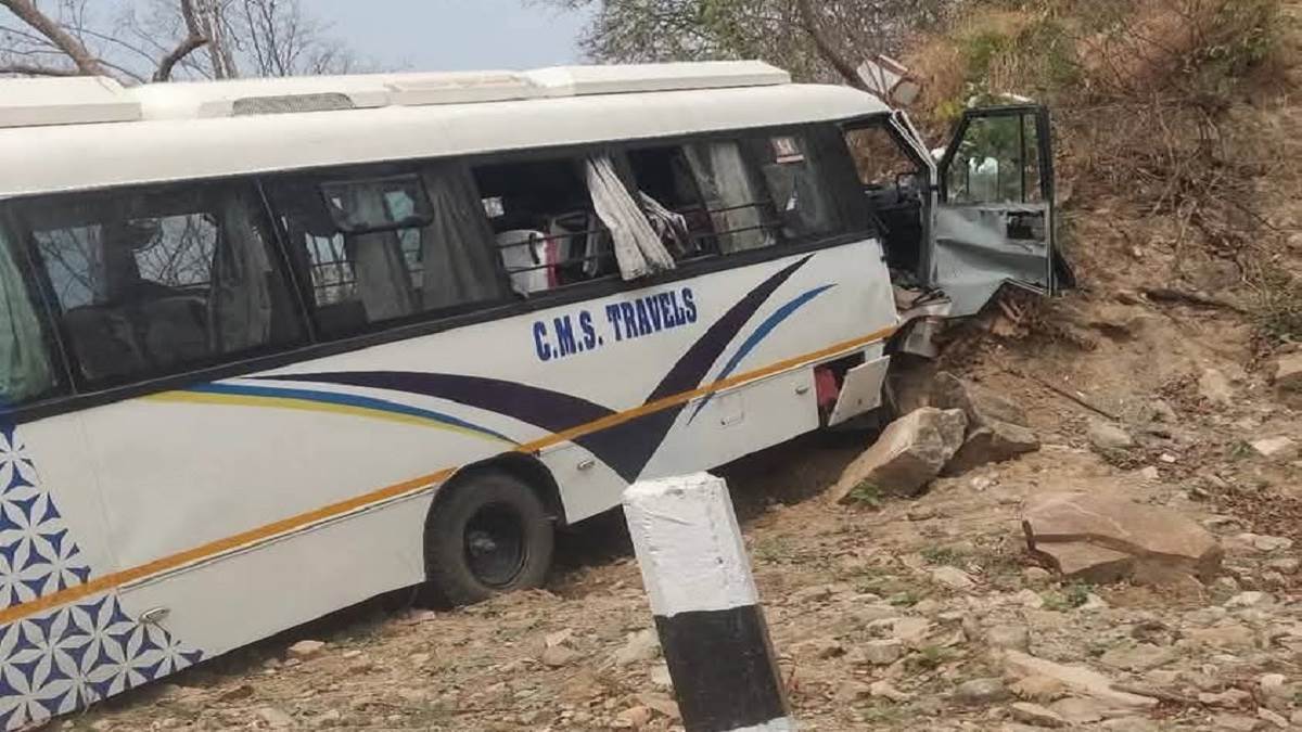 https://www.jagranimages.com/images/newimg/18042025/18_04_2025-balrampur_accident_news_23921161_17190871.jpg