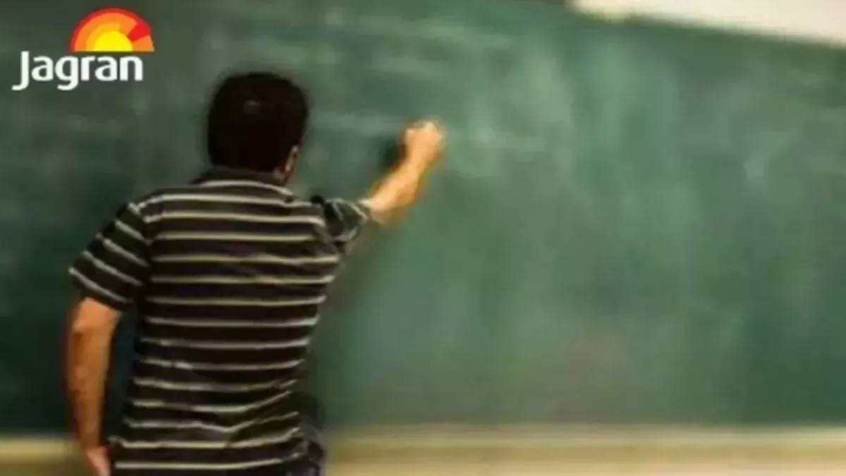 vigilance filed fir against two teachers who were working on fake documents of up board