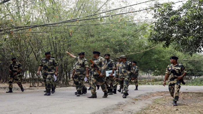 मुर्शिदाबाद हिंसाग्रस्त इलाके में केंद्रीय बल (ANI)