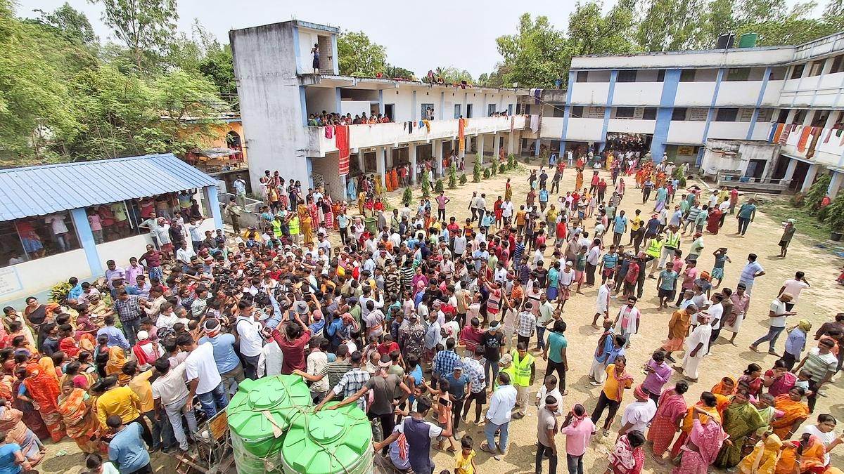 https://www.jagranimages.com/images/newimg/18042025/18_04_2025-murshidabad_23921329.jpg