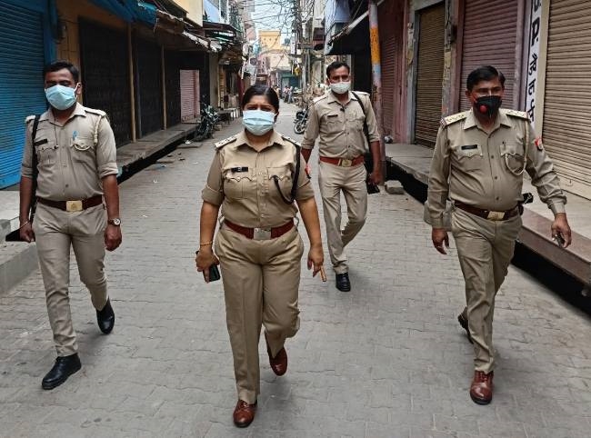 Police patrolled, taught the rules of protection from corona - Uttar  Pradesh Bulandshahr Common Man Issues News