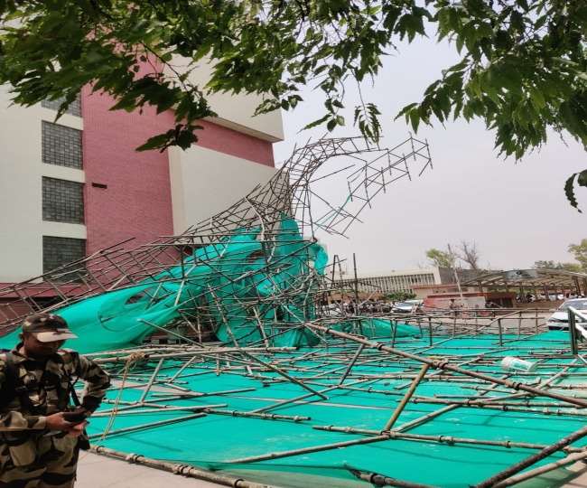 निर्माण भवन की बिल्डिंग से गिरने पर दो लोग घायल।