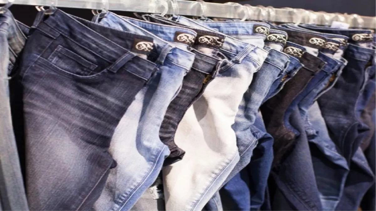 पानीपत में 5 दुकानों पर छापा, ब्रांडेड कंपनी की जींस की 48 पैंट व 28 नकली शर्ट बरामद