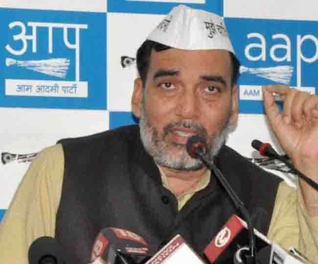 दिल्ली में ऐसी जगहों की तलाश भी की जा रही है, जहां पौधरोपण अभियान चलाया जा सके।