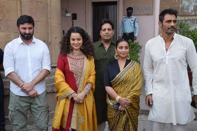 https://www.jagranimages.com/images/newimg/18052022/18_05_2022-kangana1_22722651_174710865.jpg