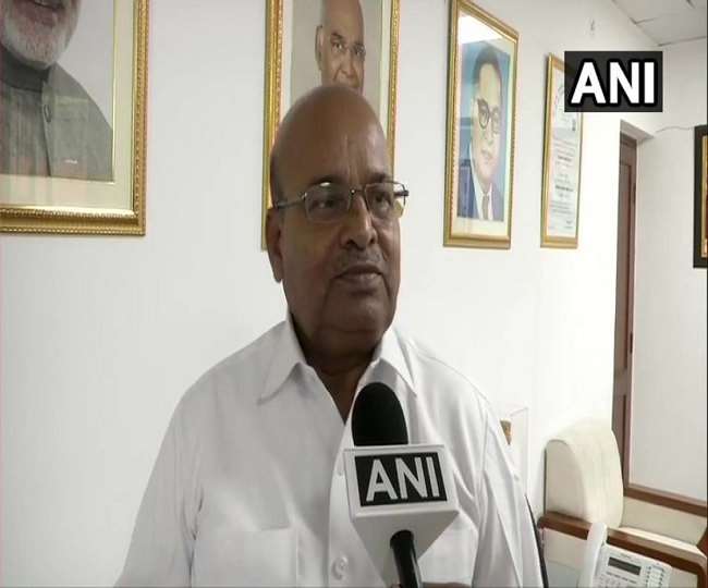 https://www.jagranimages.com/images/newimg/18052022/18_05_2022-karnatka_governor2_22721860_5715139.jpg