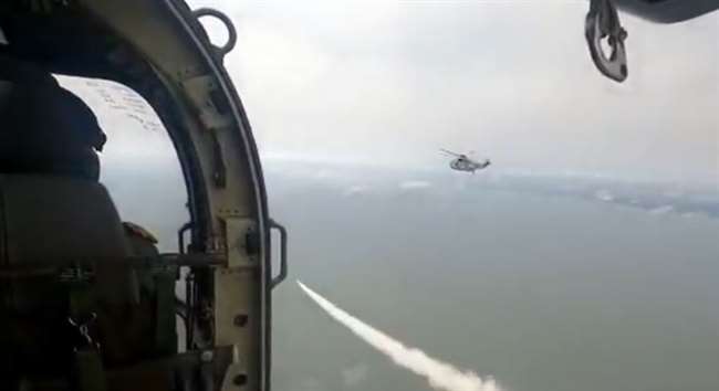 भारतीय नौसेना ने हेलीकाप्टर एंटी शिप मिसाइल की सफलतापूर्वक की पहली फायरिंग (एएनआइ)