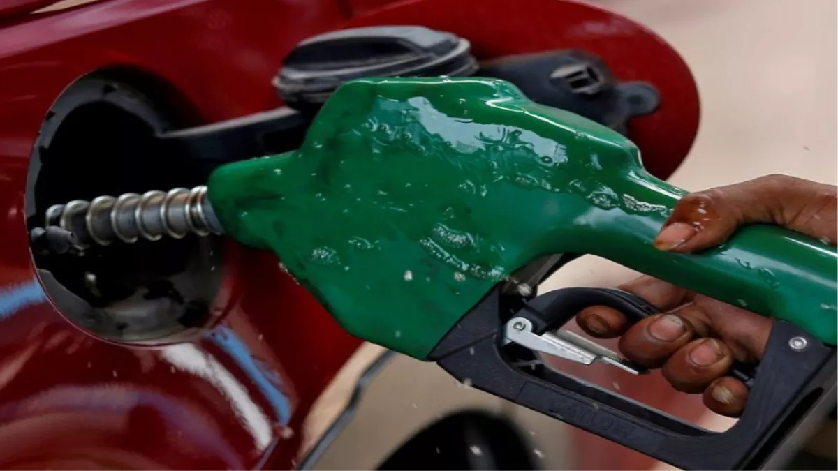 Fuel Price Hike: क्रूड आयल की कीमतों में बढ़ोतरी से बढ़ी टेंशन, तेल कीमतों को लेकर संतुलन साधने में जुटी सरकार