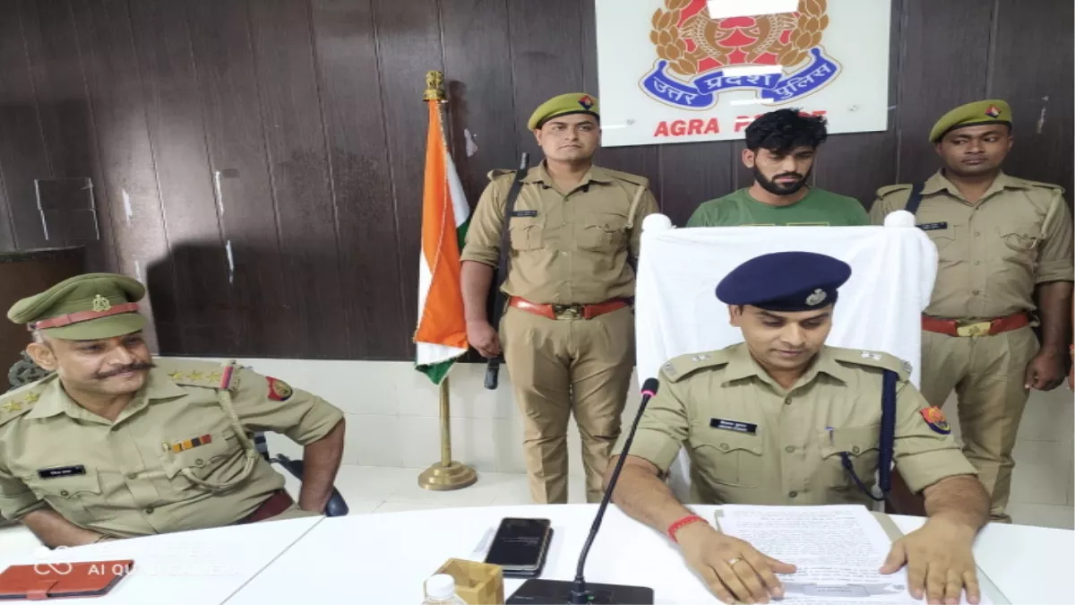 Agra News: आगरा विवि पेपर लीक कांड, पुलिस ने गिरफ्तार किया एक कालेज का प्रधानाचार्य