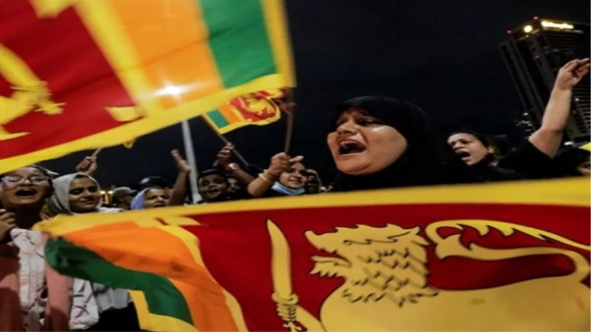 Sri Lanka Crisis : श्रीलंका में अभूतपूर्व संकट, समुद्र में खड़ा है पेट्रोल लदा जहाज लेकिन भुगतान के लिए नहीं हैं पैसे