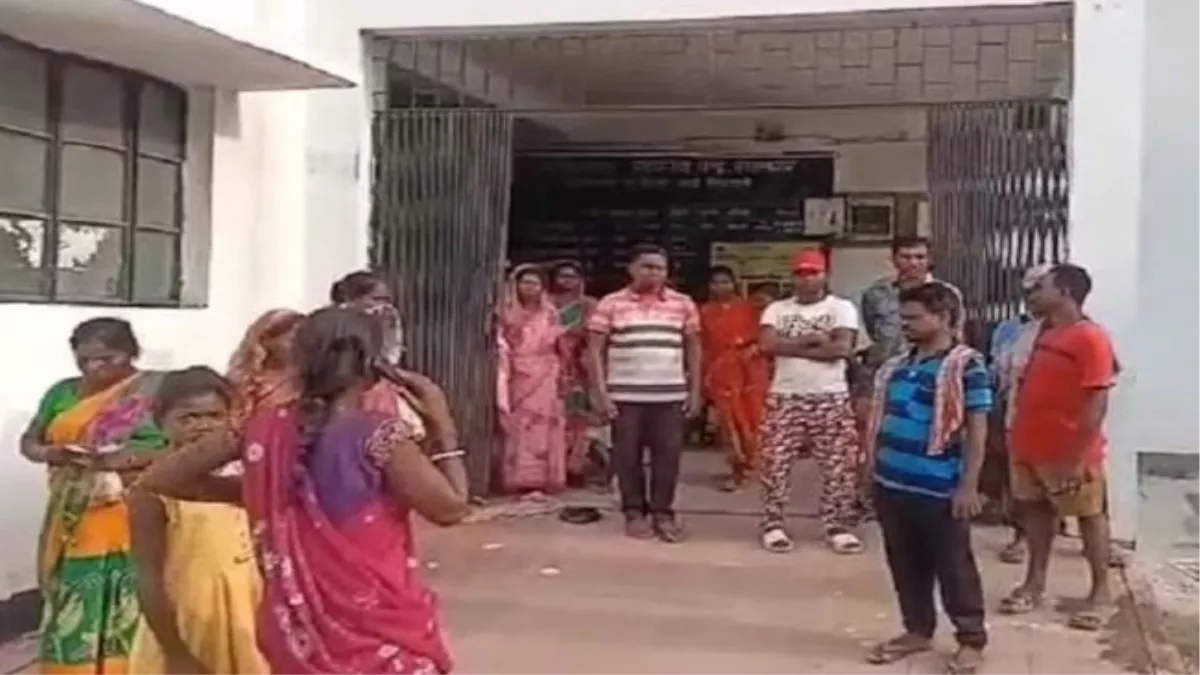 Jamshedpur Accident : कार पीछे करने में आंगन में सोए ससुर दमाद को कार ने कुचला, मची चीख पुकार