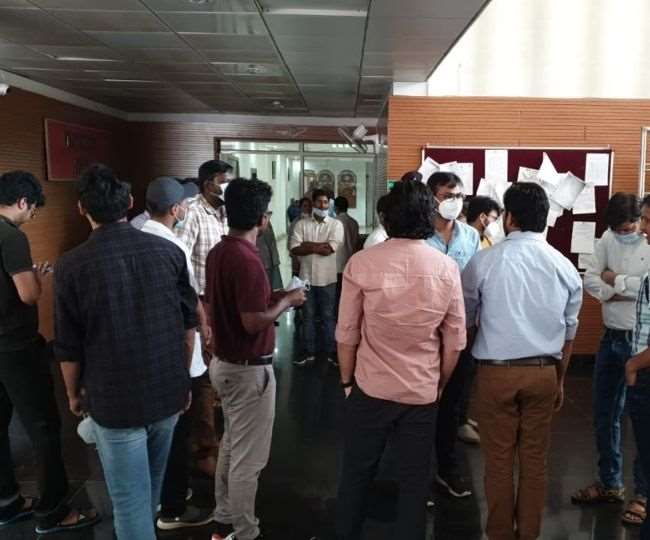 Ranchi RIMS वेतन के लिए बिलख रहे जूनियर डाक्टर रांची रिम्स में जमकर