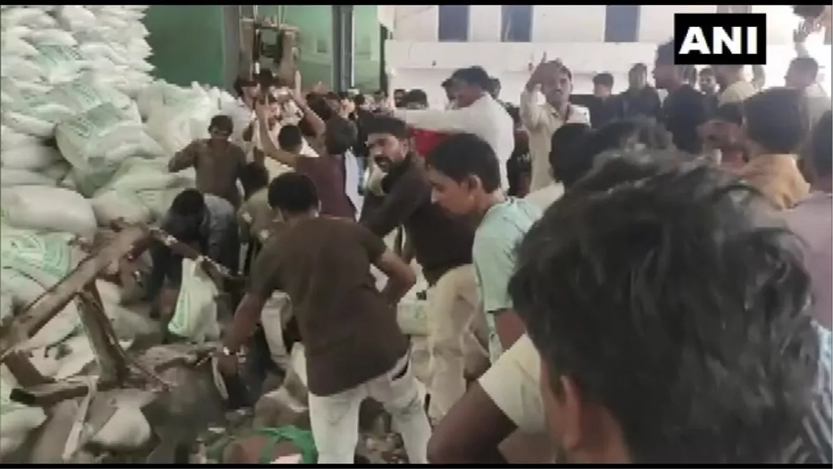 Gujarat News: गुजरात में नमक फैक्ट्री की दीवार ढहने से 12 लोगों की मौत, पीएम मोदी ने जताया शोक
