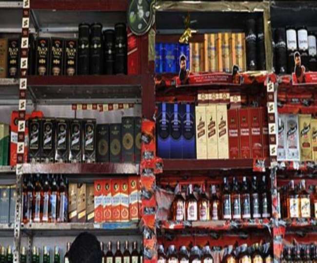 एटा जनपद में लागू की जा रही नई आबकारी नीति।